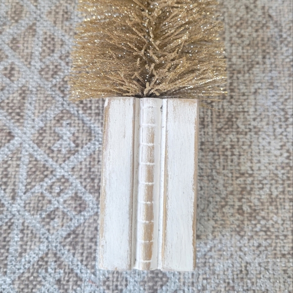 Gold Spindle Bottle Brush Christmas Tree | winter * holiday decor - Picture 4 of 5